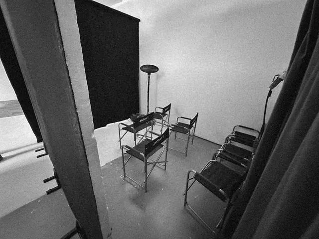 Setrunner bei der Arbeit am Set